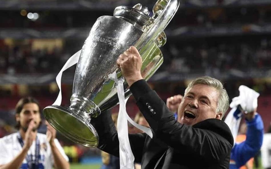 Benítez já iniciou o trabalho pressionado pelo bom desempenho de Carlo Ancelotti, que dirigiu o Real Madrid entre 2013 e 2015 e ganhou a Champions League e o Mundial de Clubes em 2014