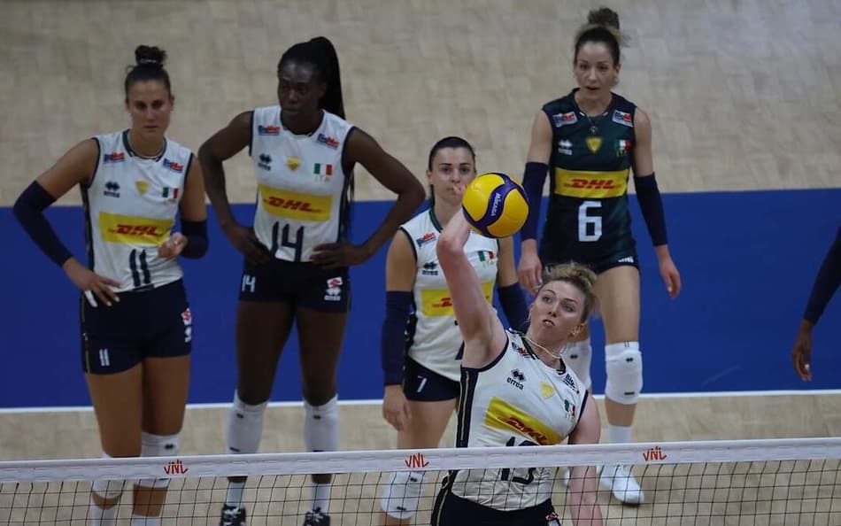 Estados Unidos e Itália se enfrentaram pela estreia da VNL no Rio de Janeiro (Foto: ©Volleyball World)