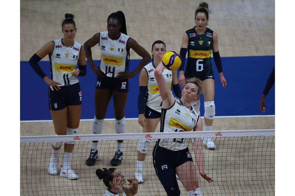 Estados Unidos e Itália se enfrentaram pela estreia da VNL no Rio de Janeiro (Foto: ©Volleyball World)