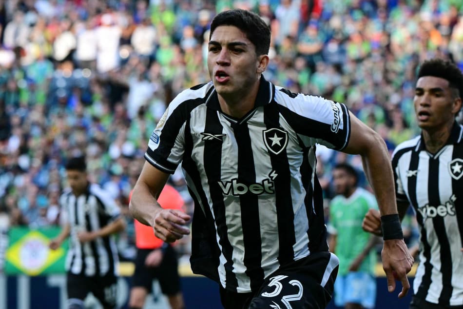 Jair Cunha comemora seu gol no jogo do Botafogo contra o Seattle Sounders
