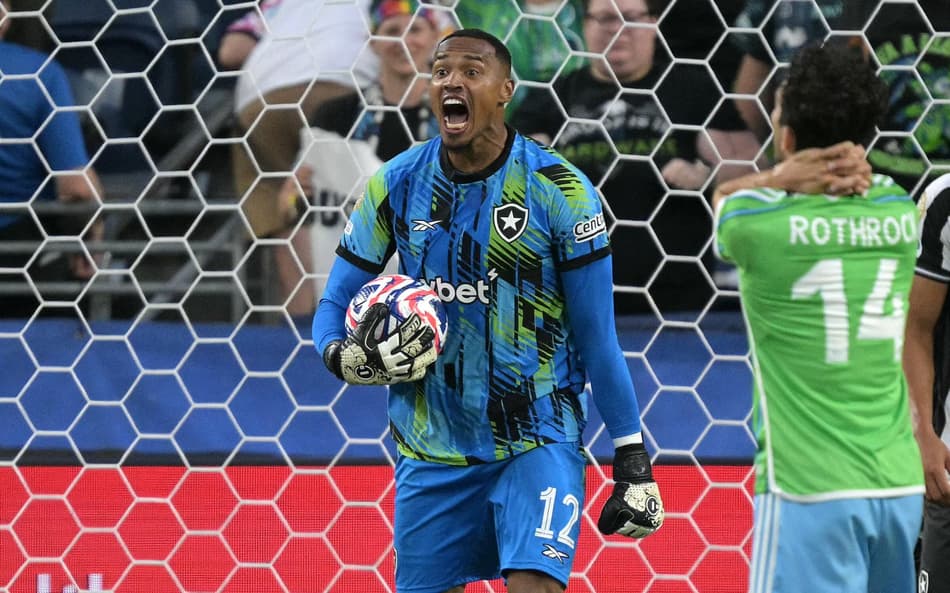 Botafogo's Brazilian goalkeeper #12 John reacts after making a save during the FIFA Club World Cup 2025 Group B football match between Brazil's Botafogo and US Seattle Sounders at the Lumen Field stadium in Seattle on June 15, 2025. (Photo by JUAN MABROMATA / AFP)