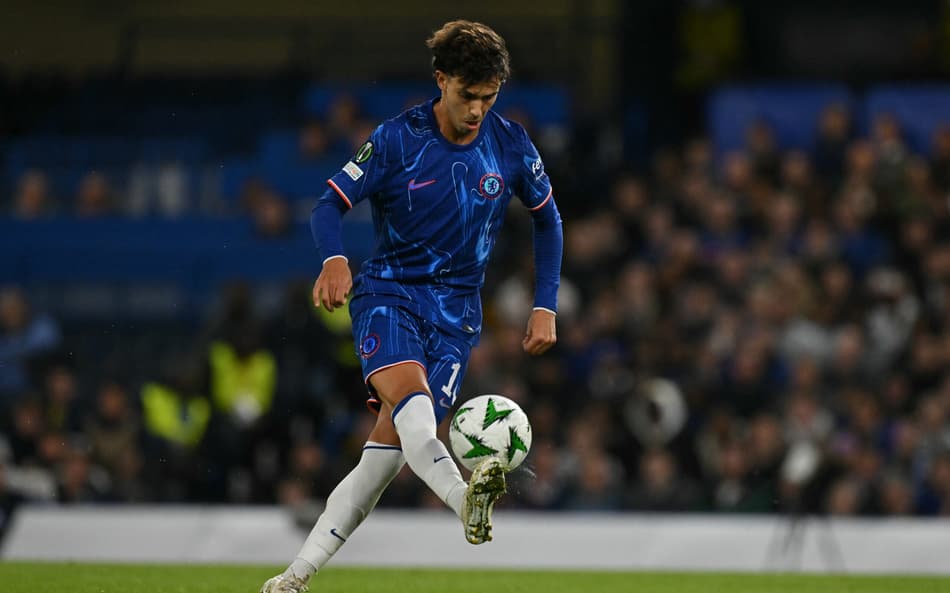 João Félix, alvo do Flamengo, em ação contra o Gent (Foto: Glyn Kirk/AFP)