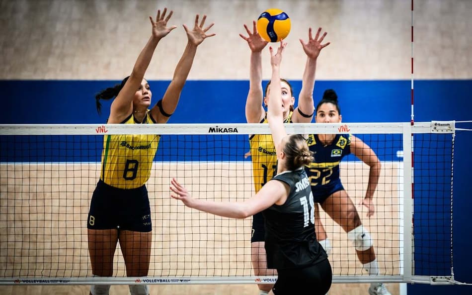 Julia Bergmann e Julia Kudiess foram destaque contra o Canadá
