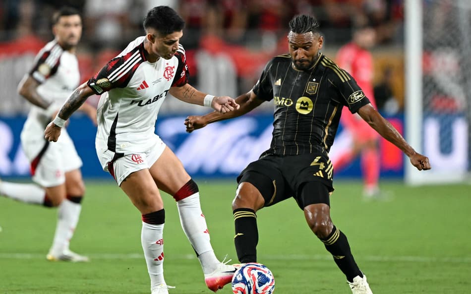 Luiz Araújo em ação no jogo do Flamengo contra o Los Angeles FC pelo Mundial de Clubes