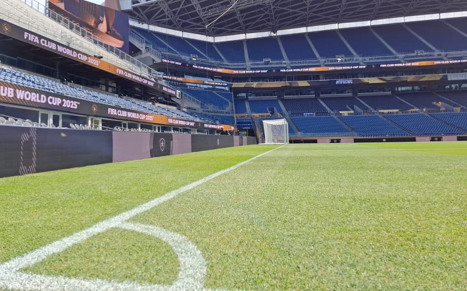 Na véspera da estreia do Botafogo na Copa do Mundo de Clubes da Fifa, o Lumen Field, estádio da primeira partida do alvinegro no Mundial, recebe os últimos retoques