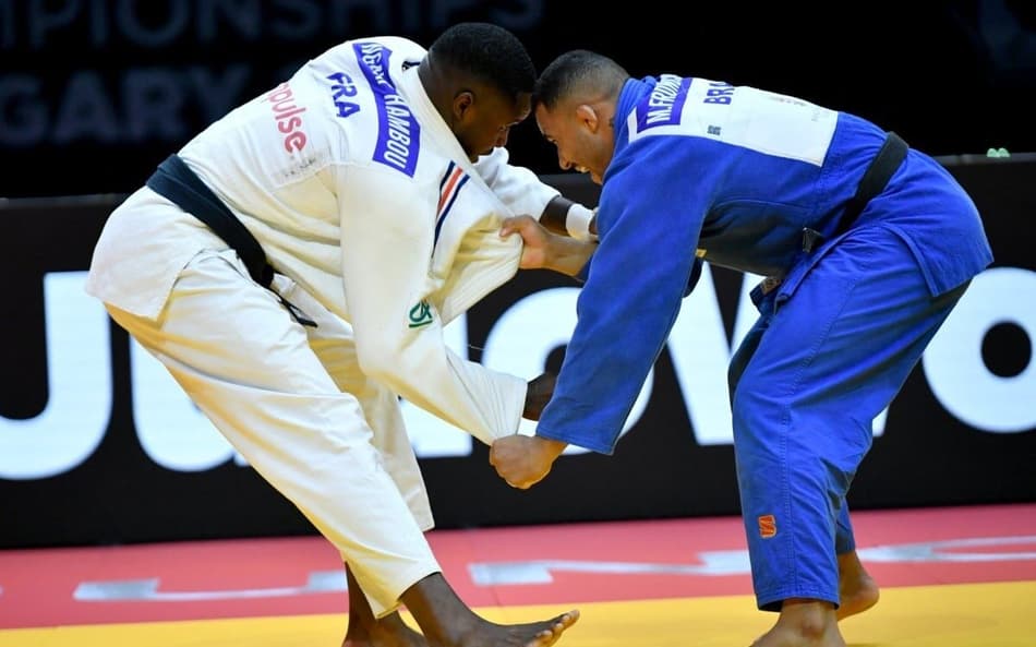 O brasileiro Marcelo Fronckowiak luta com o francês Maxime-Gael Ngayap Hambou na categoria até 90kg