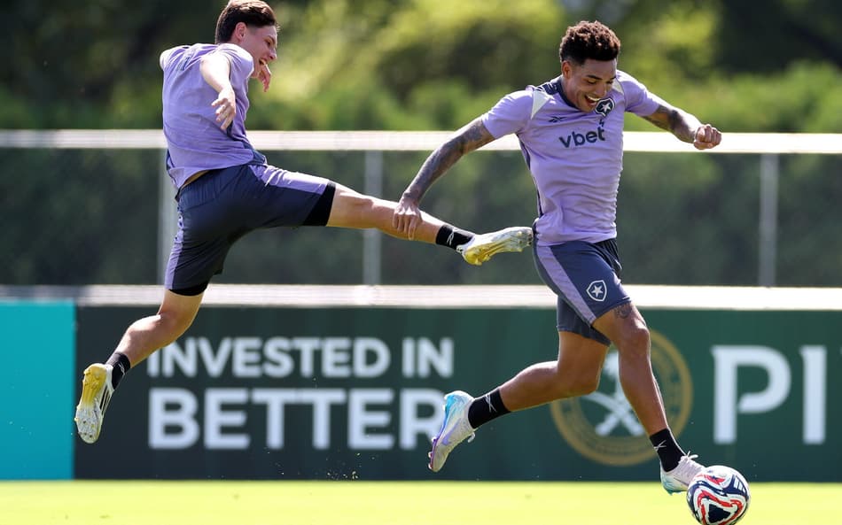 Álvaro Montoro (esq) é opção no Botafogo para jogo com o Palmeiras