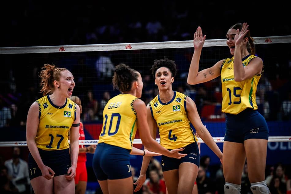 Imagens da vitória do Brasil sobre a Turquia na VNL feminina
