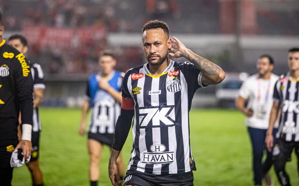 Neymar após a partida entre CRB x Santos pela Copa do Brasil (Foto: Itawi Albuquerque/AGIF)