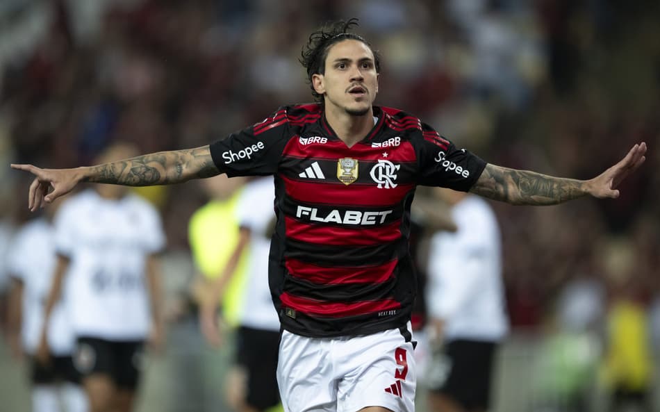 Pedro comemora gol no jogo do Flamengo contra o Botafogo-PB pela Copa do Brasil