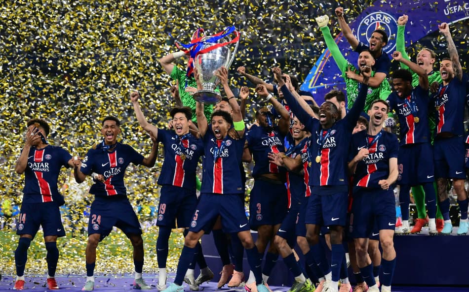 Jogadores do PSG comemoram título da Champions League
