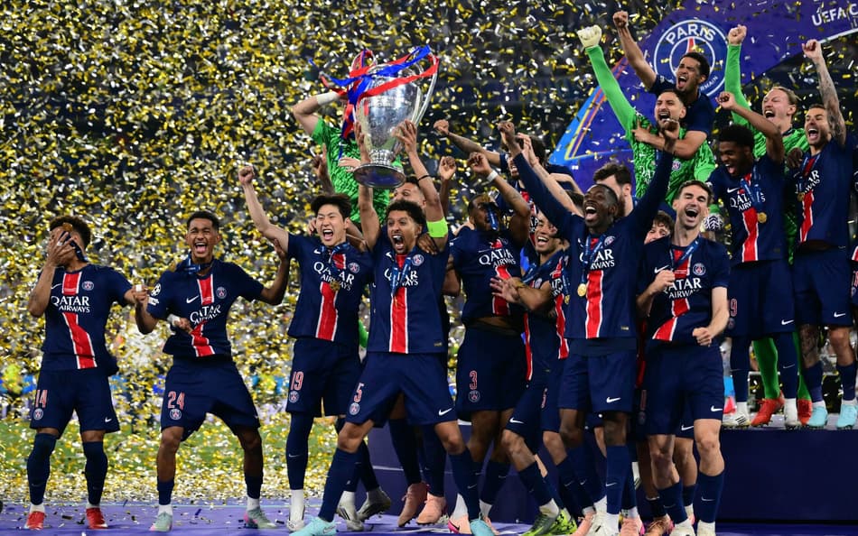 Jogadores do PSG comemoram título da Champions League