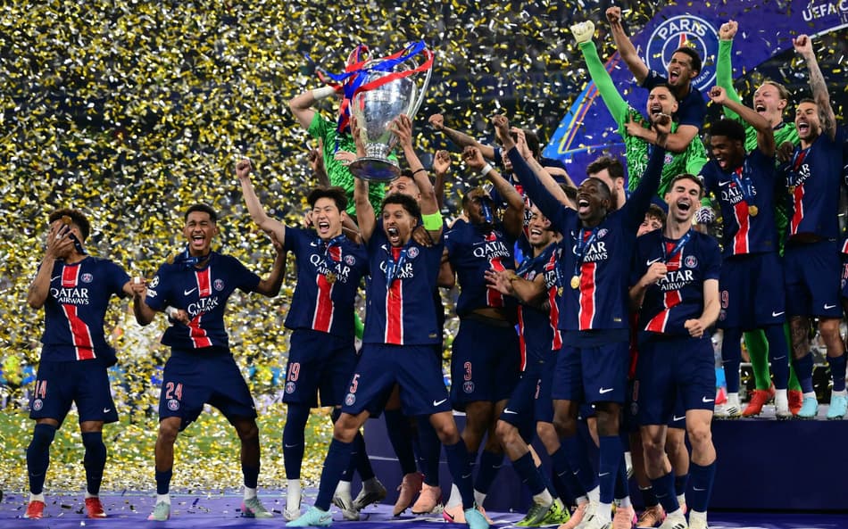 Jogadores do PSG comemoram título da Champions League
