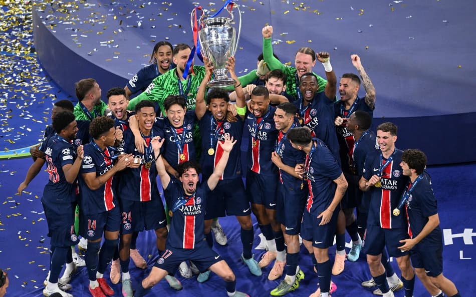 Jogadores do PSG comemoram título da Champions League