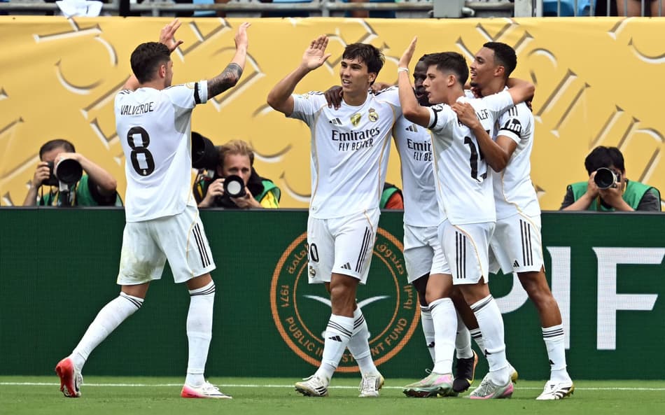 Real Madrid sobrou contra o Pachuca com um a menos (Foto: Paul Ellis/AFP)