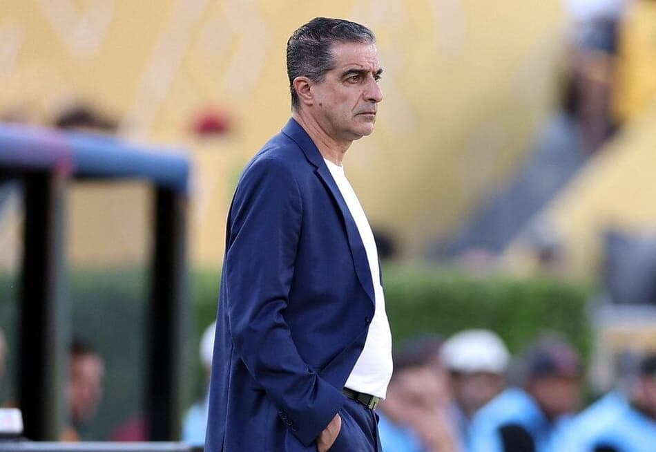 Renato Paiva supera desconfiança e cresce com o Botafogo no Mundial