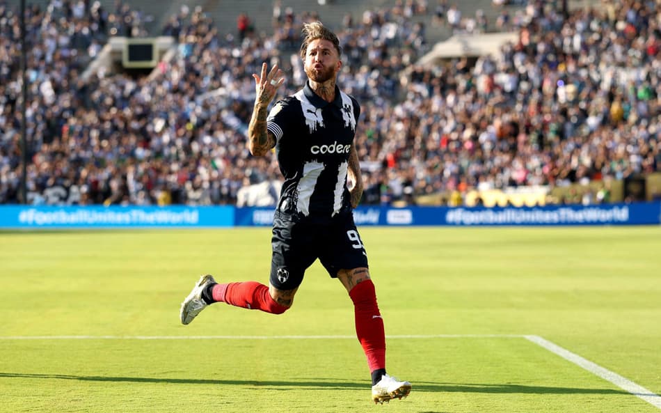 Sergio Ramos comemora seu gol no jogo do Monterrey contra a Inter de Milão