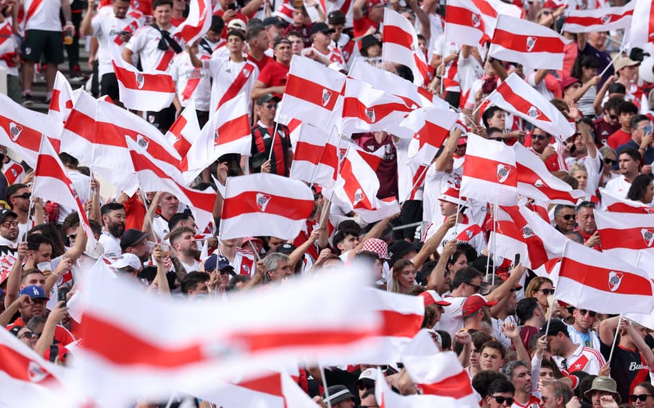 Torcida do River Plate durante jogo com o Monterrey pelo Mundial de Clubes