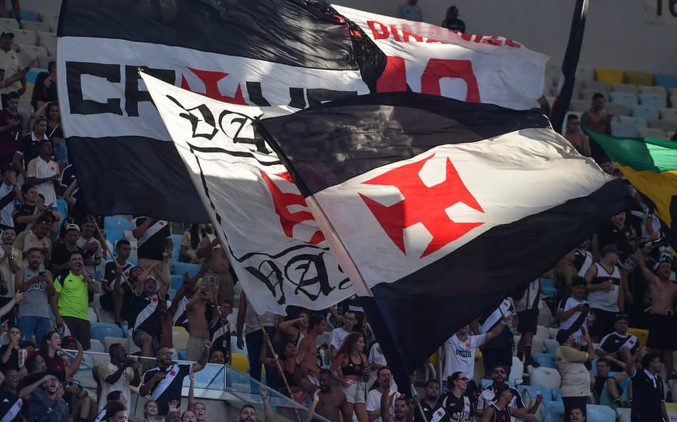 Torcida do Vasco na semifinal do Carioca 2025 contra o Flamengo no Maracanã