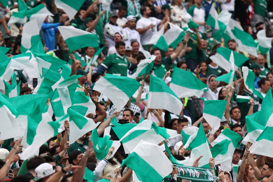 Torcida do Palmeiras faz festa no MetLife Stadium antes do jogo contra o Porto no Mundial de Clubes