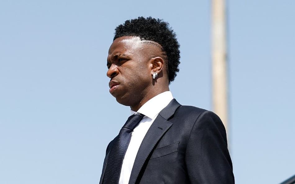 Vini Jr desembarcando para a final da Copa do Rei