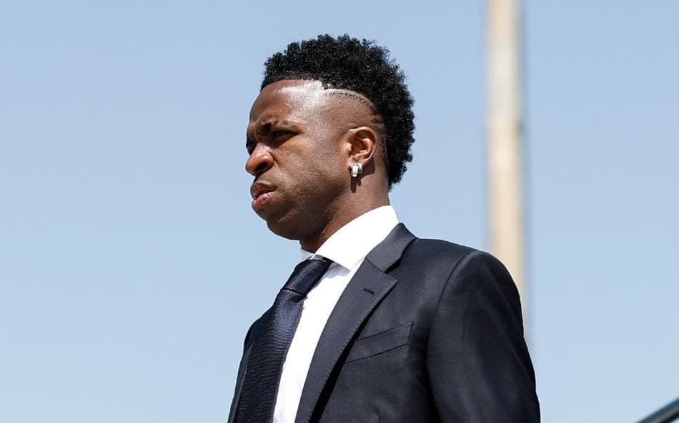 Vini Jr desembarcando para a final da Copa do Rei