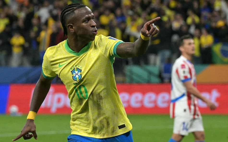 Vini Jr comemora seu gol no jogo do Brasil contra o Paraguai