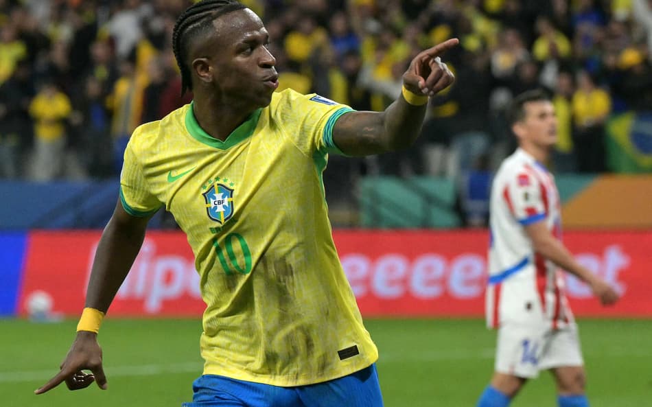 Vini Jr comemora seu gol no jogo do Brasil contra o Paraguai