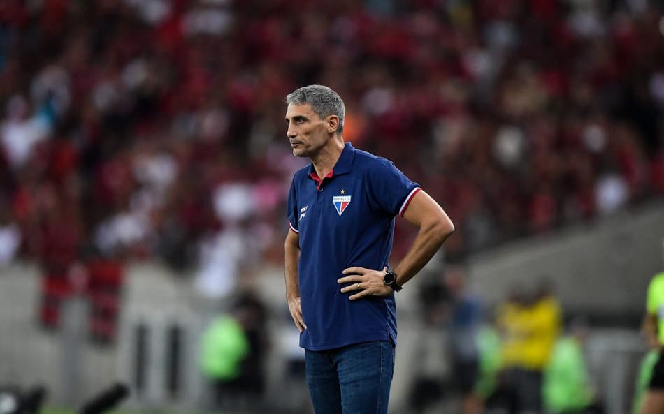 Vojvoda na partida entre Flamengo e Fortaleza, pelo Brasileirão (Foto: Thiago Ribeiro/AGIF)