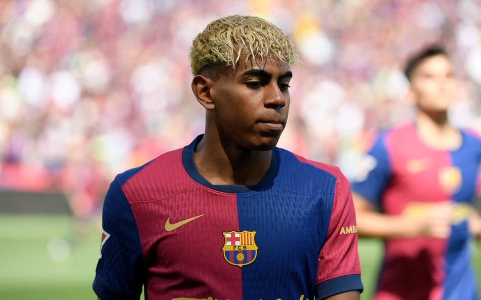Lamine Yamal, comandado por Hansi Flick no Barcelona (Foto: Josep Lago / AFP)