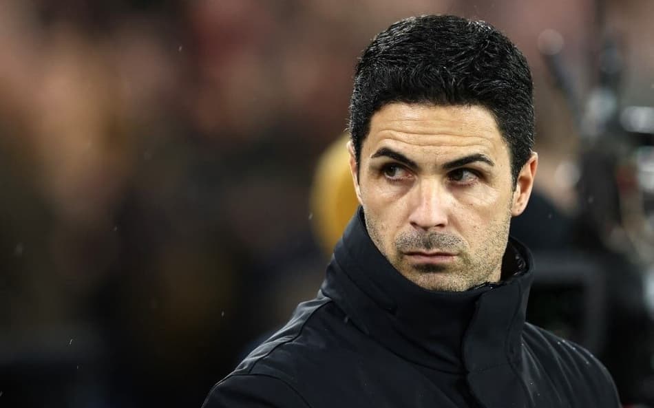 Mikel Arteta em jogo do Arsenal (Foto: DARREN STAPLES / AFP)