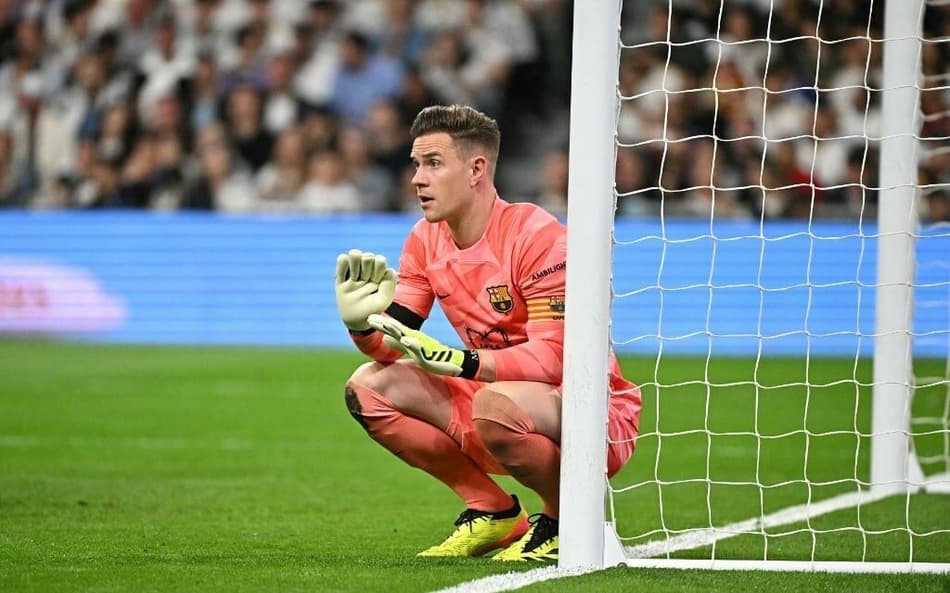 Ter Stegen em ação pelo Barcelona (Foto: JAVIER SORIANO / AFP)