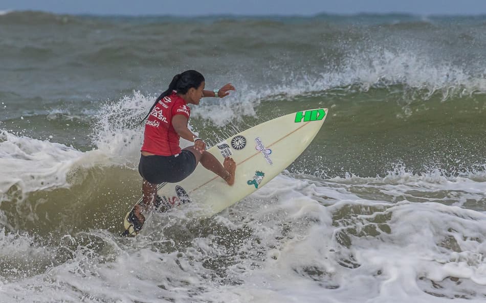 Surfista Julia Nicanor (Foto: Fabriciano Junior / CBSurf)