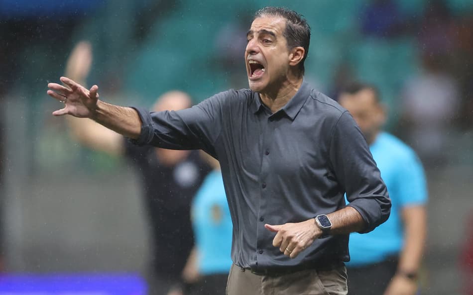 Renato Paiva orientando o Botafogo contra o Bahia (Foto: Vítor Silva/Botafogo)