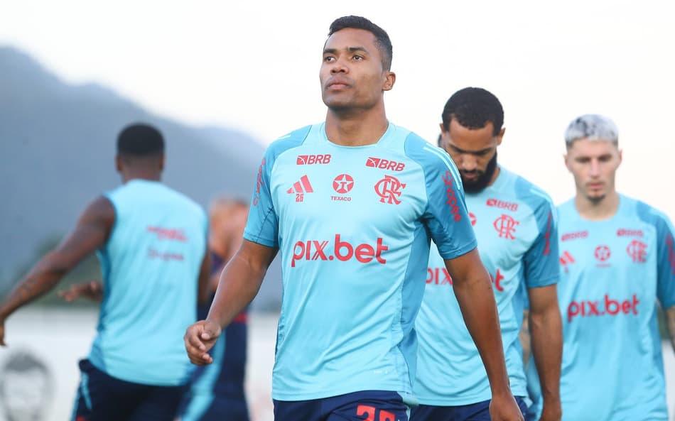 Alex Sandro em treino do Flamengo (Foto: Gilvan de Souza/Flamengo)