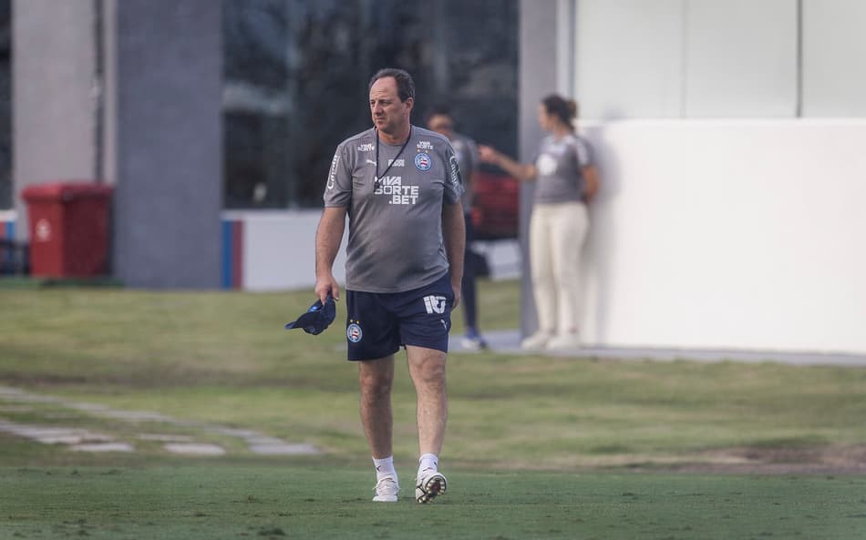 Rogério Ceni antes de treino do Bahia Foto: Rafael Rodrigues / EC Bahia