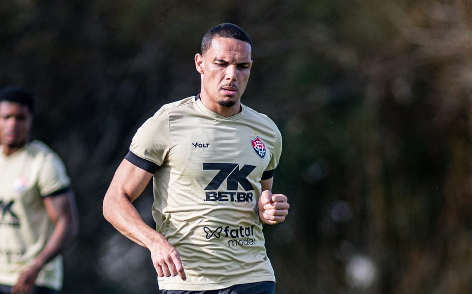 Neris em treino do Vitória no Uruguai (Foto: Victor Ferreira / EC Vitória)