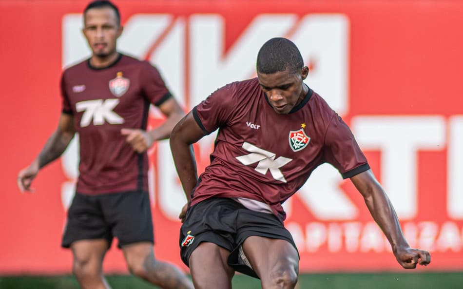 Lucas Lohan em treino do Vitória (Foto: Victor Ferreira / EC Vitória)