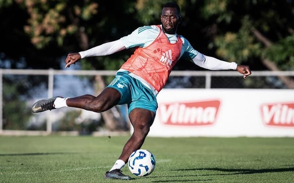 Atacante Bolasie em treino do Cruzeiro na Toca da Raposa (Foto: Gustavo Aleixo/Cruzeiro)