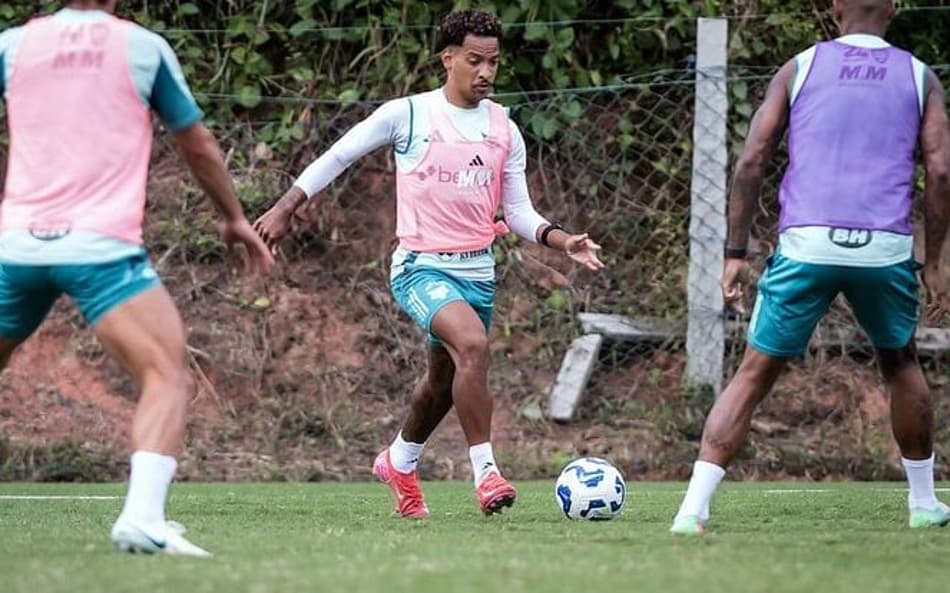 Meia Matheus Pereira em treino do Cruzeiro no Espírito Santo (Foto: Gustavo Aleixo/Cruzeiro)