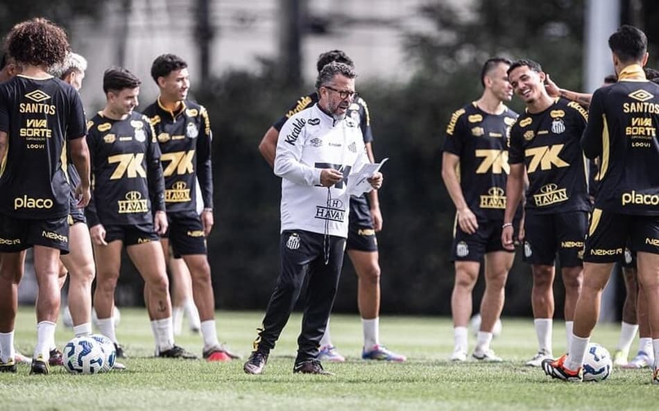 Elenco masculino do Santos retorna aos treinos nesta segunda-feira (07) depois de um dia de folga. (Foto: Raul Baretta/ Santos FC)