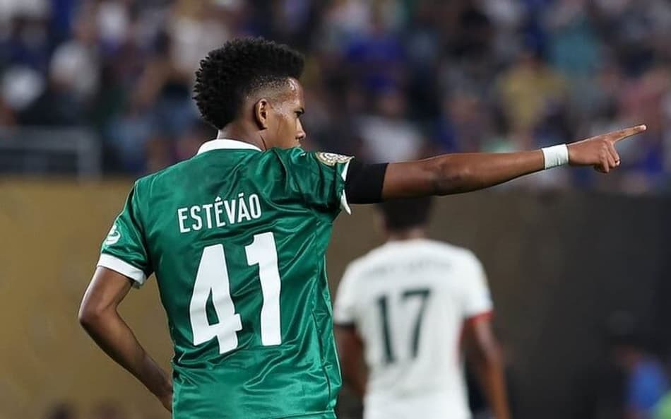 Estêvão. atacante do Palmeiras