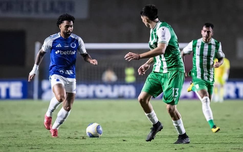 Atacante Gabigol, do Cruzeiro, em jogo contra o Banfield (Foto: Gustavo Aleixo/Cruzeiro)