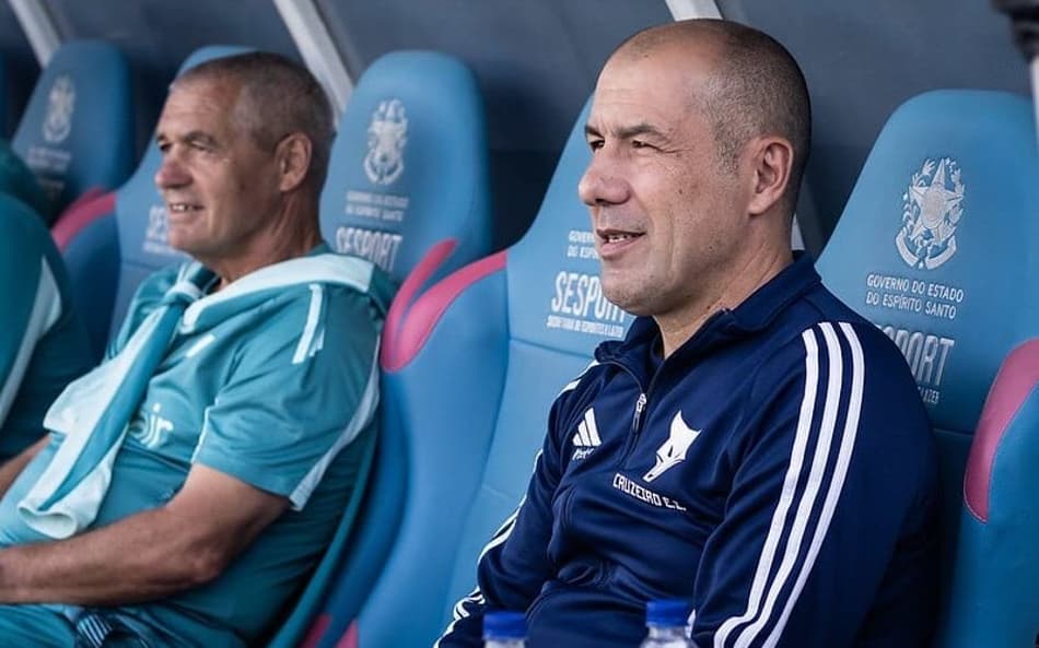 Técnico do Cruzeiro, Leonardo Jardim, no Kleber Andrade (Foto: Gustavo Aleixo/Cruzeiro)