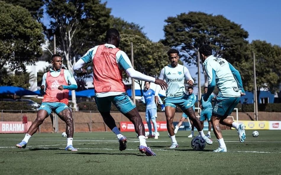 Treino do Cruzeiro na Toca da Raposa (Foto: Gustavo Aleixo/Cruzeiro)