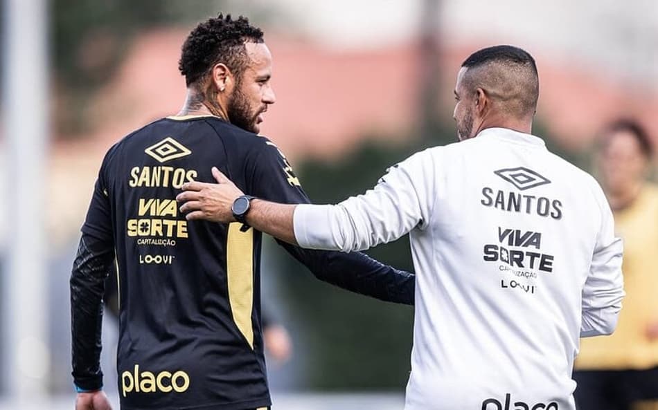 Neymar retornou aos treinos na última terça-feira (07) após nascimento da filha Mel. (Foto: Raul Baretta/ Santos FC)