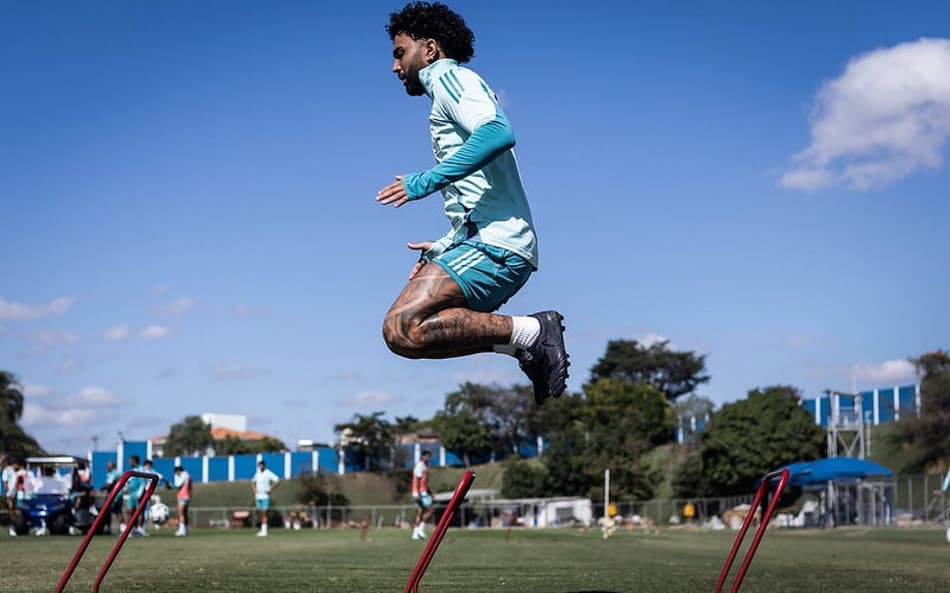 Atacante Gabigol, do Cruzeiro, em treino na Toca da Raposa (Foto: Gustavo Aleixo/Cruzeiro)