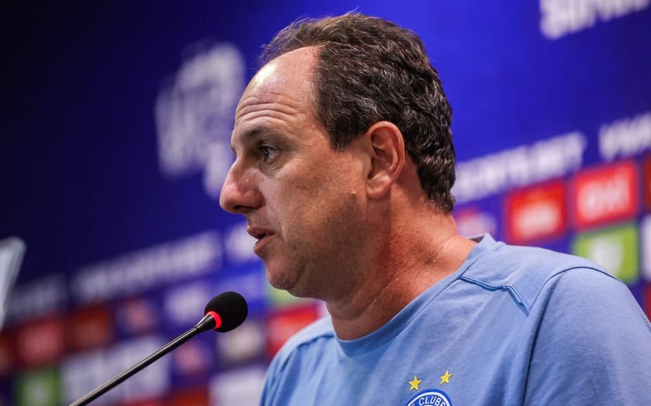 Rogério Ceni em entrevista coletiva (Foto: Rafael Rodrigues / EC Bahia)