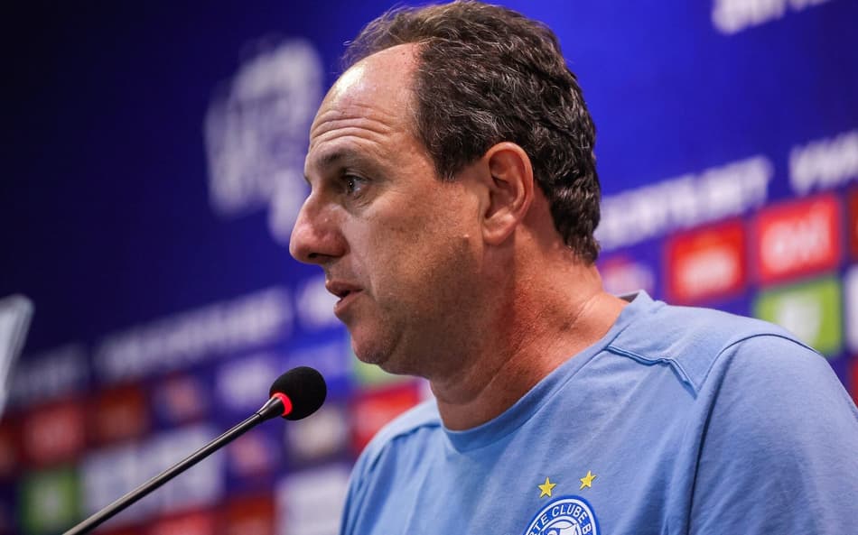 Rogério Ceni em entrevista coletiva (Foto: Rafael Rodrigues / EC Bahia)