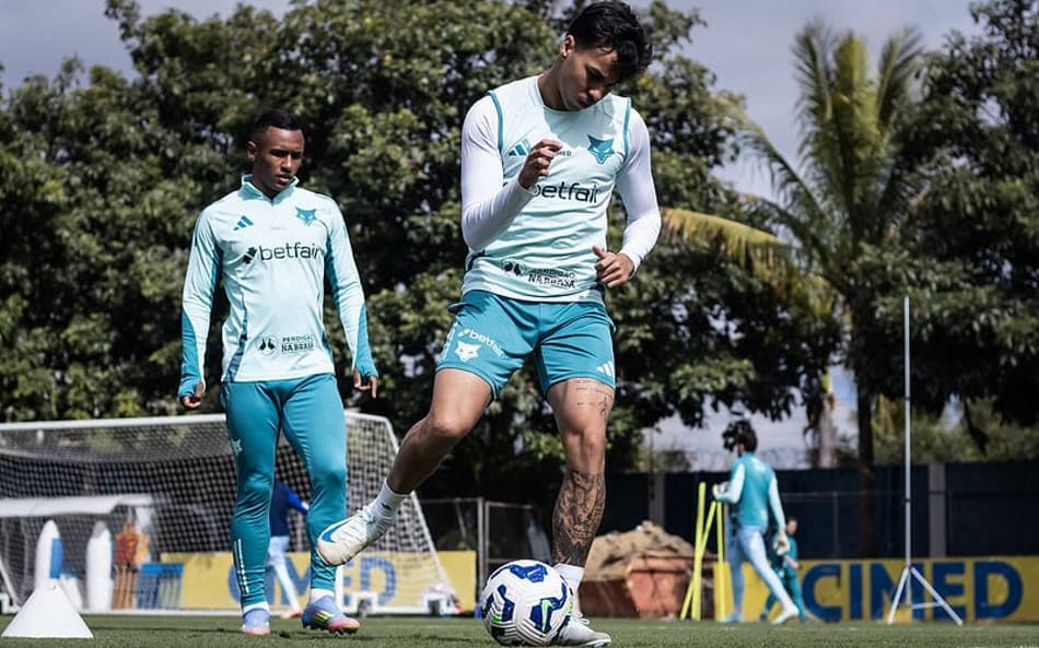 Atacante Kaio Jorrge, do Cruzeiro, em treino na Toca da Raposa (Foto: Gustavo Aleixo/Cruzeiro)